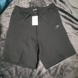 New Men's Nike Tech Fleece Shorts (Large-Tall)