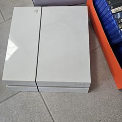 White PS4 Console + Games Bundle + Cooling Fan
