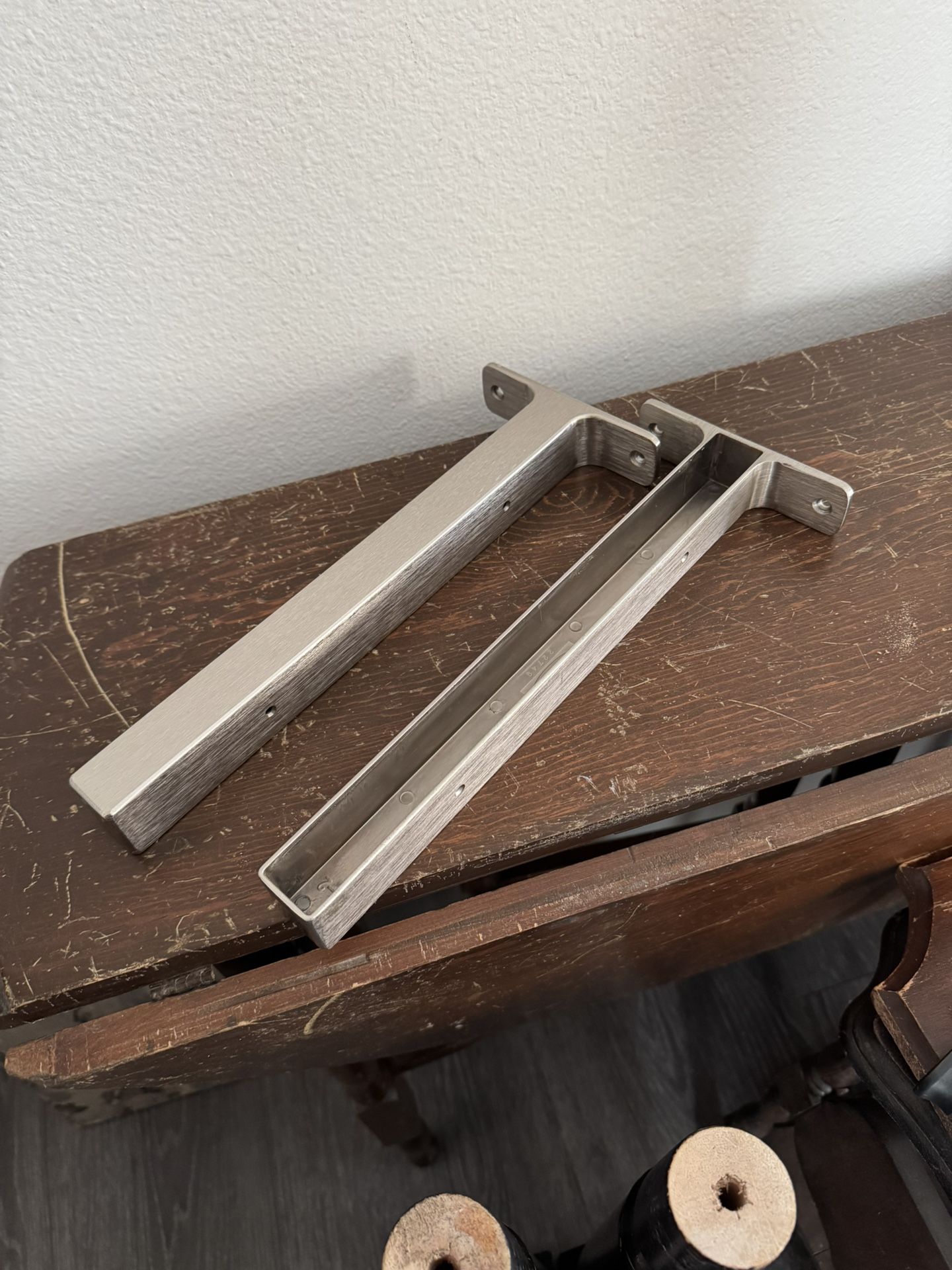 Set of 2 shelf brackets