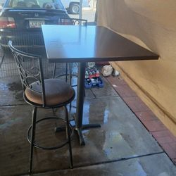 Hightop /2 Bar Stools