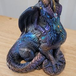Windstone Edition Retired Dragon Figurine.

