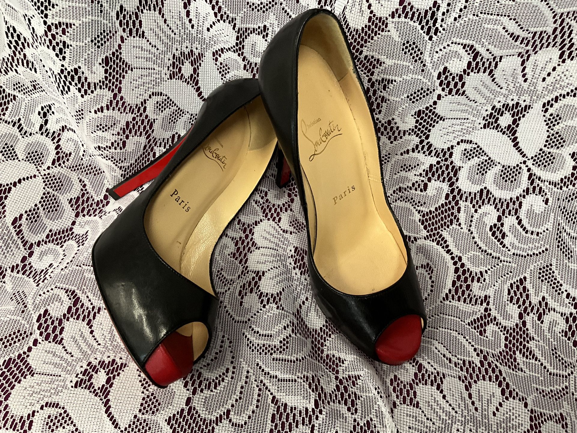 Christian Louboutin Very Prive Black Calfskin Leather Red Peep Toe Heels Size 36.5/6.5 Limited Edition “Rare”