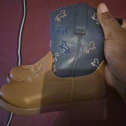 Size 11 toddler boots asking for 30$