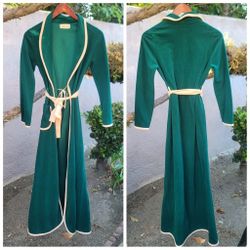 Vtg 1970s Vassarette Full length Robe