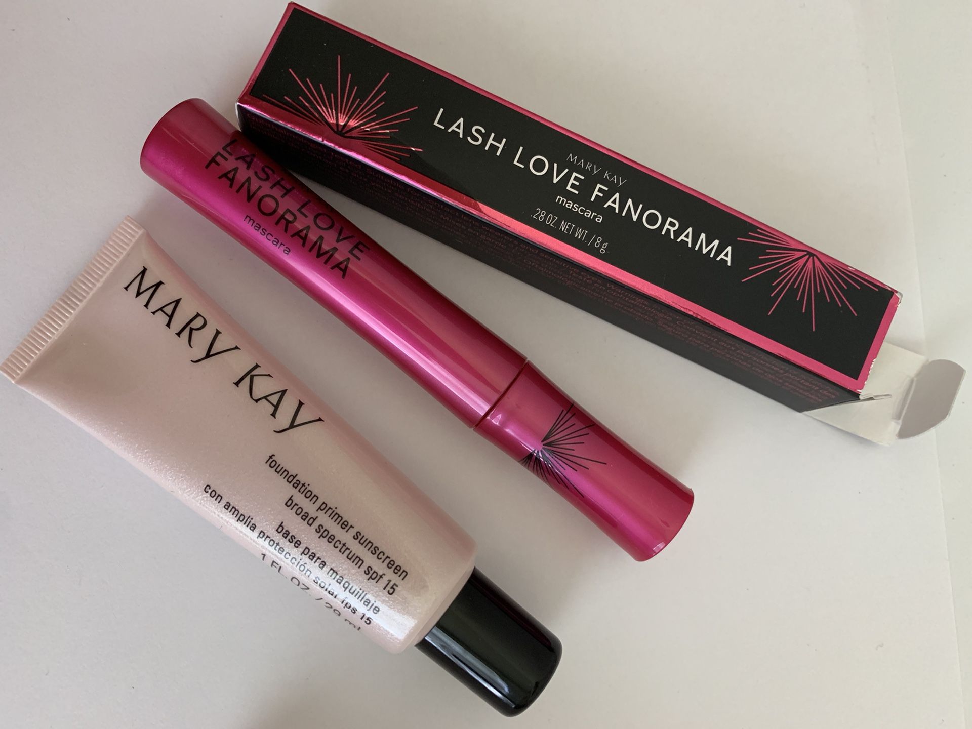 MK. Kit Foundation Primer Sunscreen SPF 15, Mascara Lash Love Gano rama and Lip Kit.