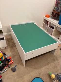 Melissa & Doug multi-activity play table