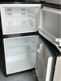 Frigidaire 4.5 Cu. Ft. Mini Fridge with Freezer – Works Great