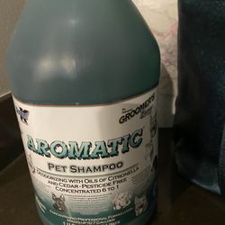 Citronella dog Shampo. One Gallon Bottle  Insect Repellent