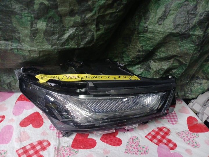 2022-24 Chevy Traverse Right Headlight