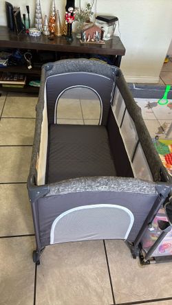 Play Pen/Bassinet