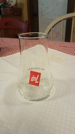 Stylized 7-Up Fountain Glass