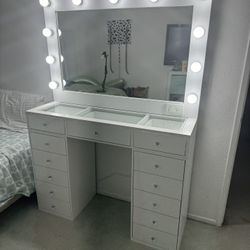 Makeup Vanity And Mirror💕