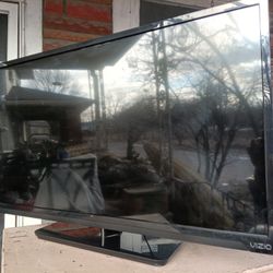 Nice Vizio 32" Smart TV - Great picture!

