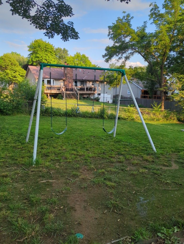 Free Swing Set. Very Sturdy construction