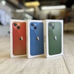 iPhone 13 (Unlocked) (Take It Home In Payment/ llévatelo a casa en pagos)