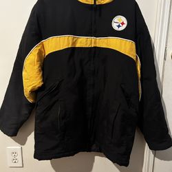 Vintage 1990s NFL team Pittsburgh Steelers black and yellow puffer jacket