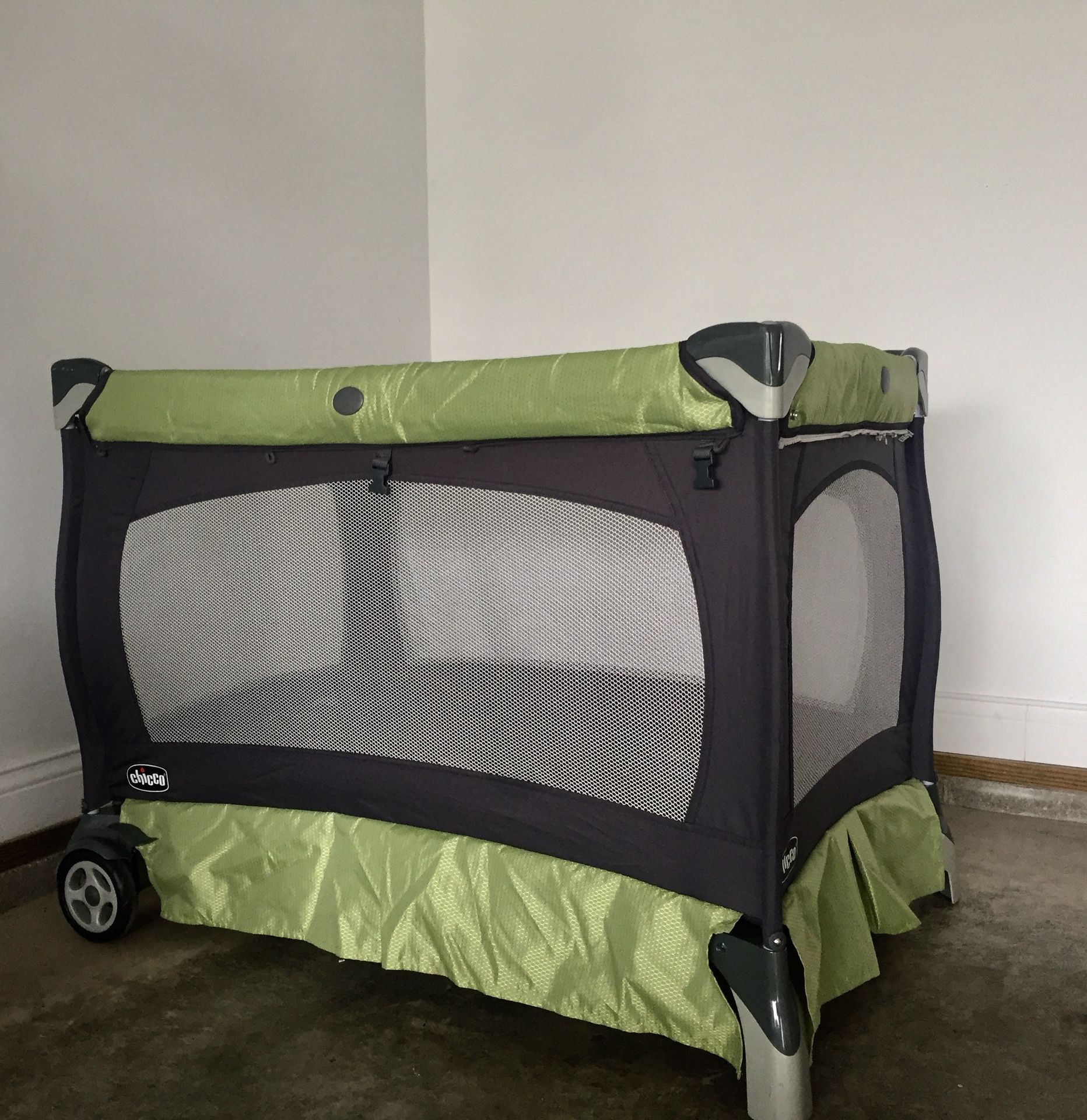 Folding Crib// Excellent condition $70 OBO