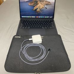 MacBook Air M2 (512GB) w Case