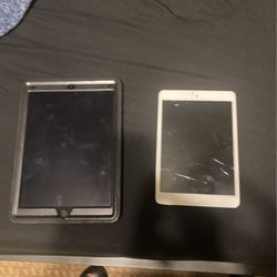 I Pad Mini And I Pad Pro FOR PARTS ONLY 
