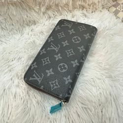 Wallets With Different Colors 