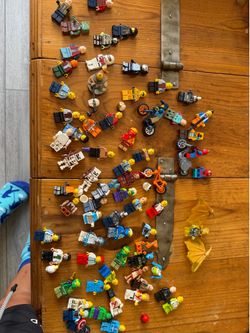 Legos- Huge set/ figurines