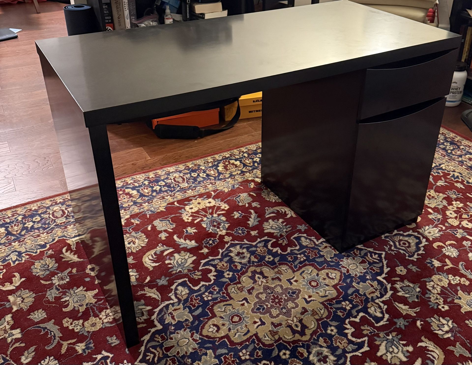 Black Desk