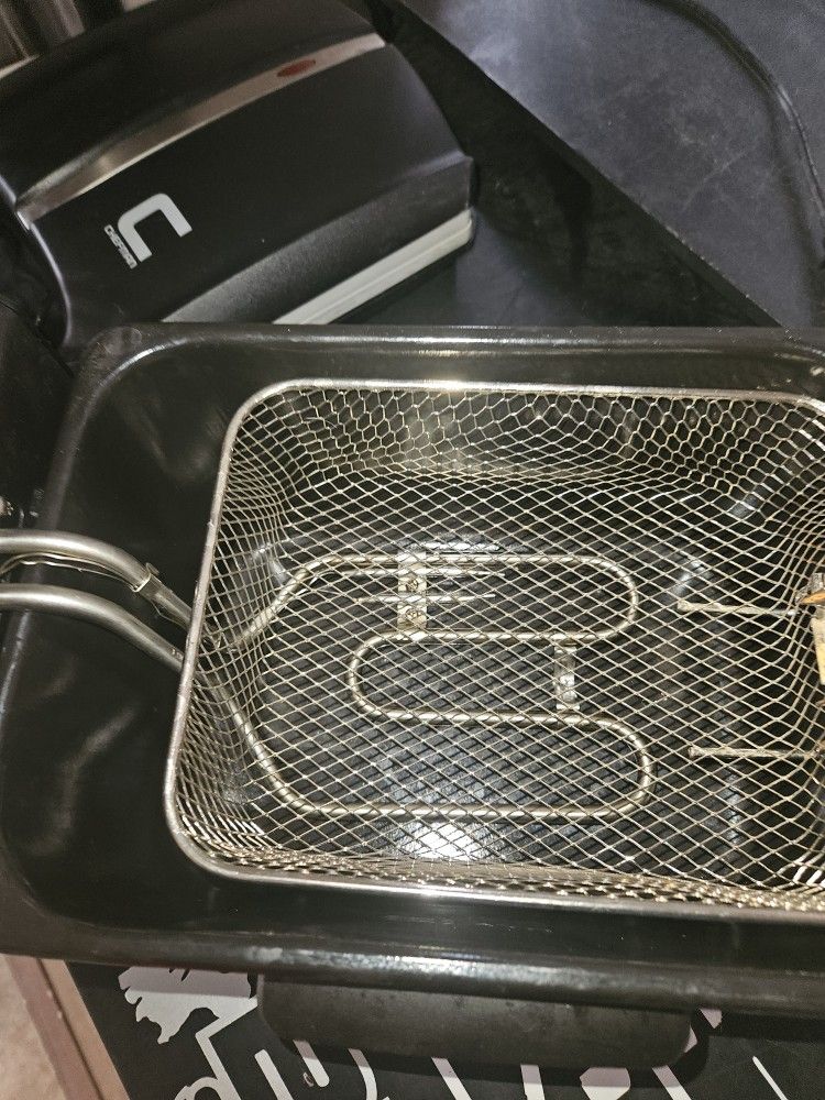 Small Fryer Barely Used Selling To Pay For My Mom's Funeral 