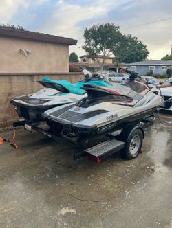 2017 sea doo 2018 Yamaha wave runner