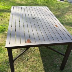 Free patio table