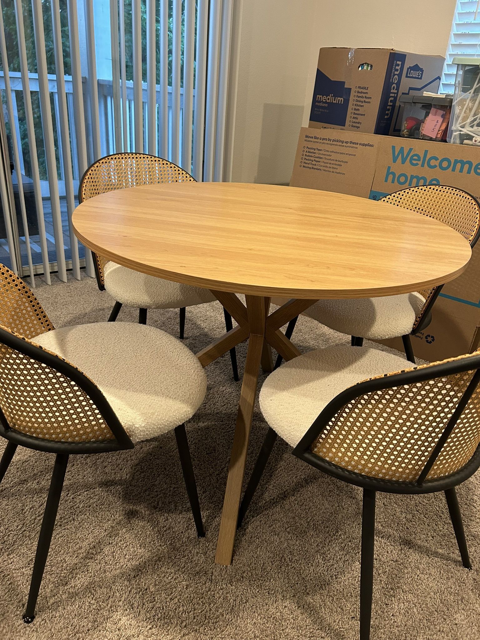 Circular Dining Room Table w/ 4 Chairs