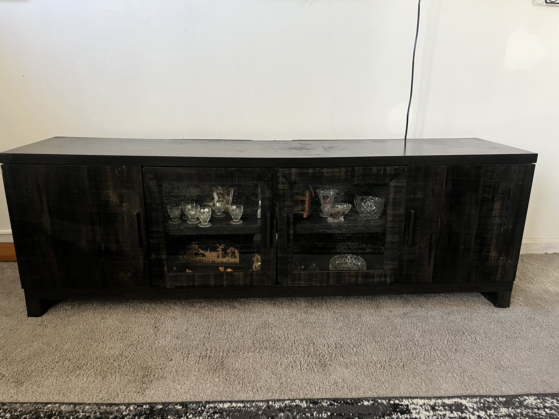 Nice TV stand heavy duty real nice great condition