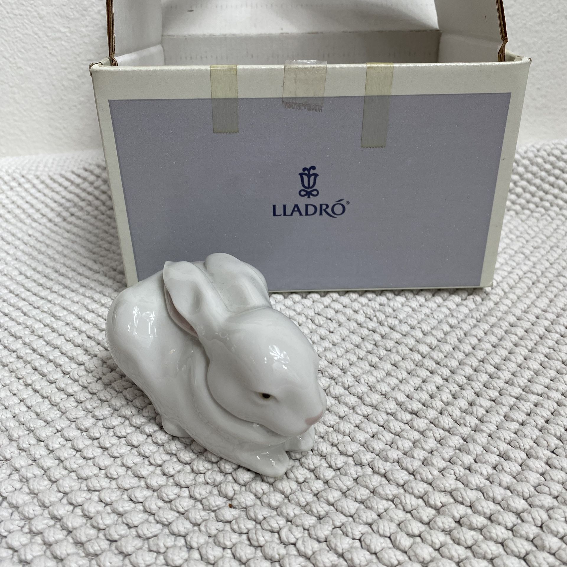 Brand New Authentic Lladro White Sleeping Bunny #5904