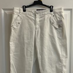 Brand New White Gloria Vanderbilt Utility Capris Size 6