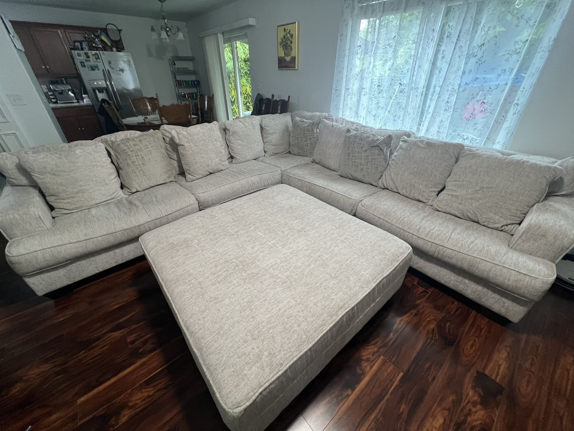 Couch Rawcliffe 3-Piece Sectional with Ottoman