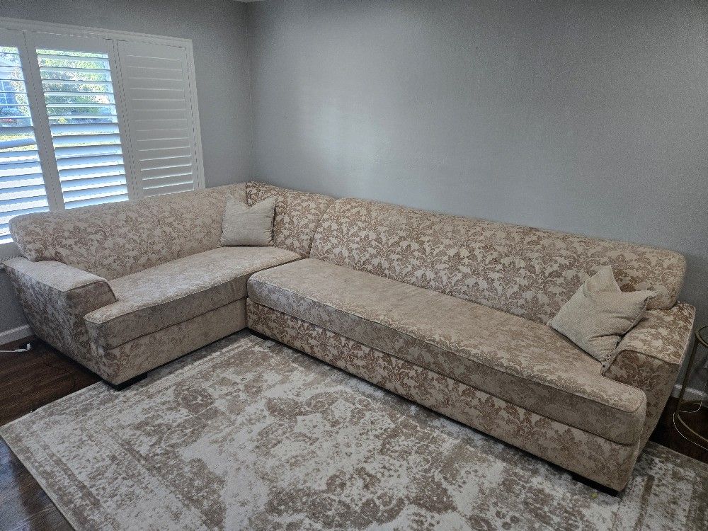 Mathis BROTHERS Sofa With Ottoman - Not PET USED