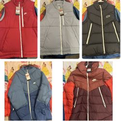 Men LARGE Nike Puffer Jackets/vests