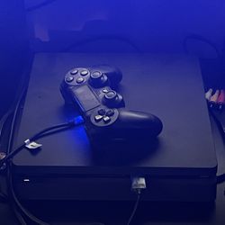 PlayStation 4 Slim 