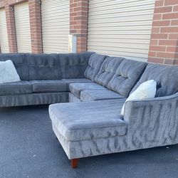 Beautiful Gray Sectional Couch 