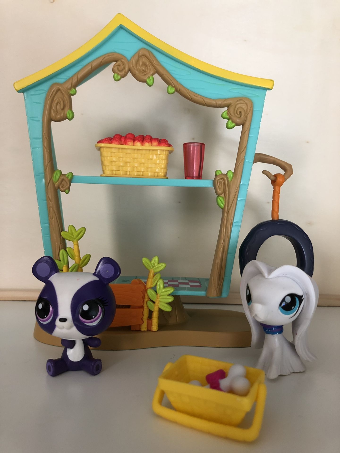 LPS perfect picnic day