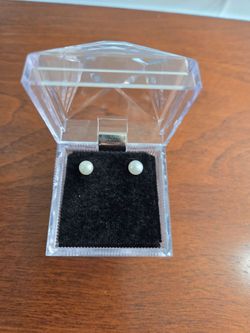 Classic freshwater pearl stud earrings
