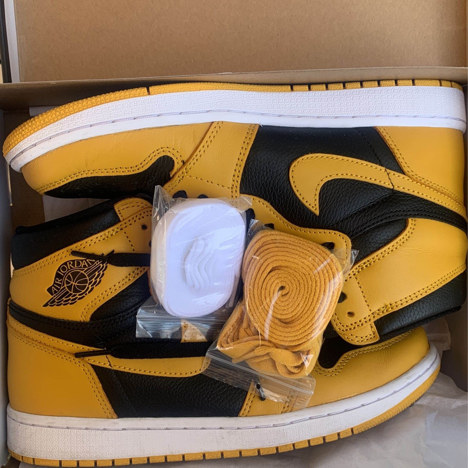Nike Air Jordan 1 High OG Pollen Size 9 Men Worn