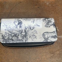The Tote Wallet
