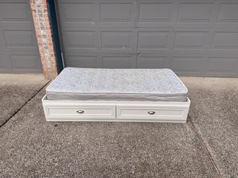 Twin bed /twin mattress