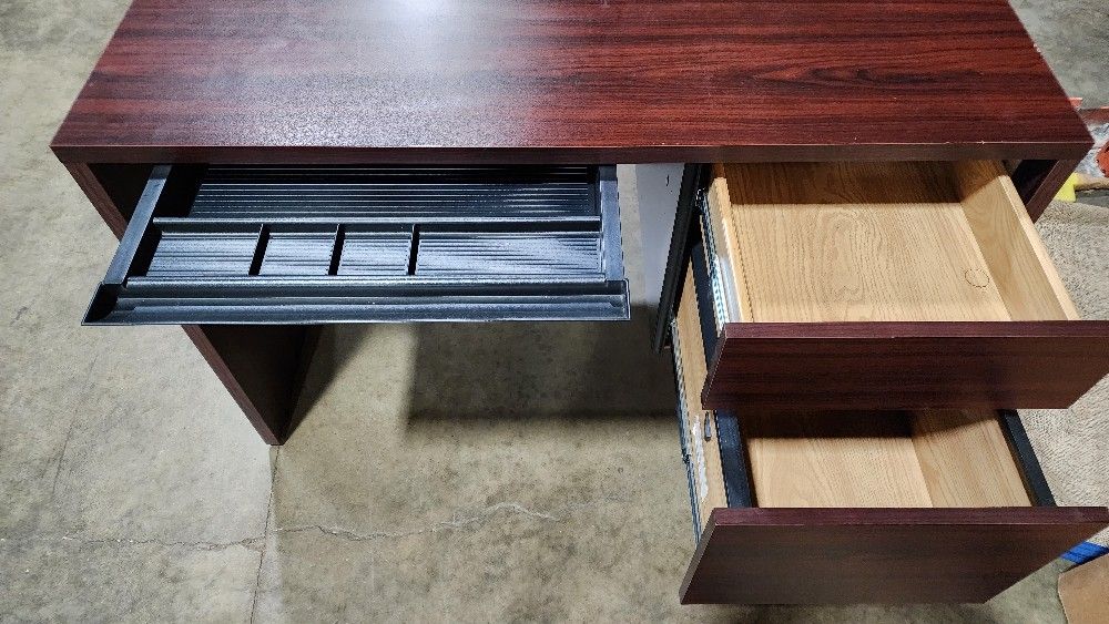 Great Small Desk With Black Desk Chair