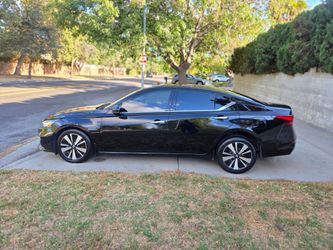Nissan altima sv AWD 2019 !!!! Titulo limpio