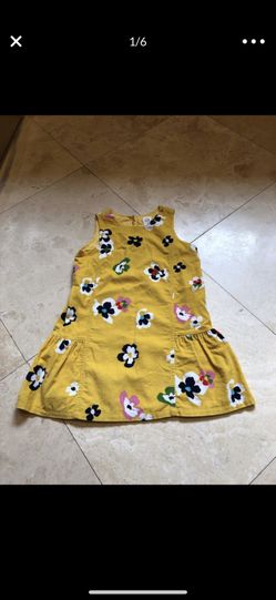 Gap girls Dress Size 4T like new