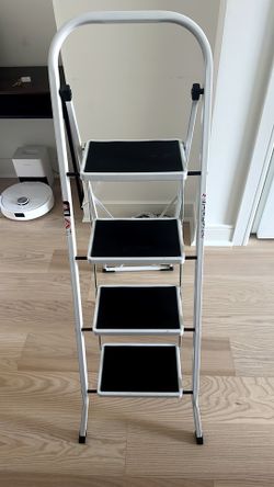 4-Step Folding Steel Step Ladder – White with Wide Non-Slip Steps