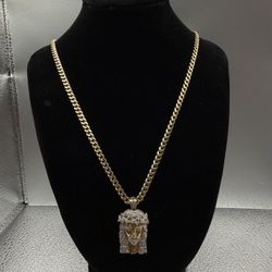 10k Cuben With Jesus Pendant 