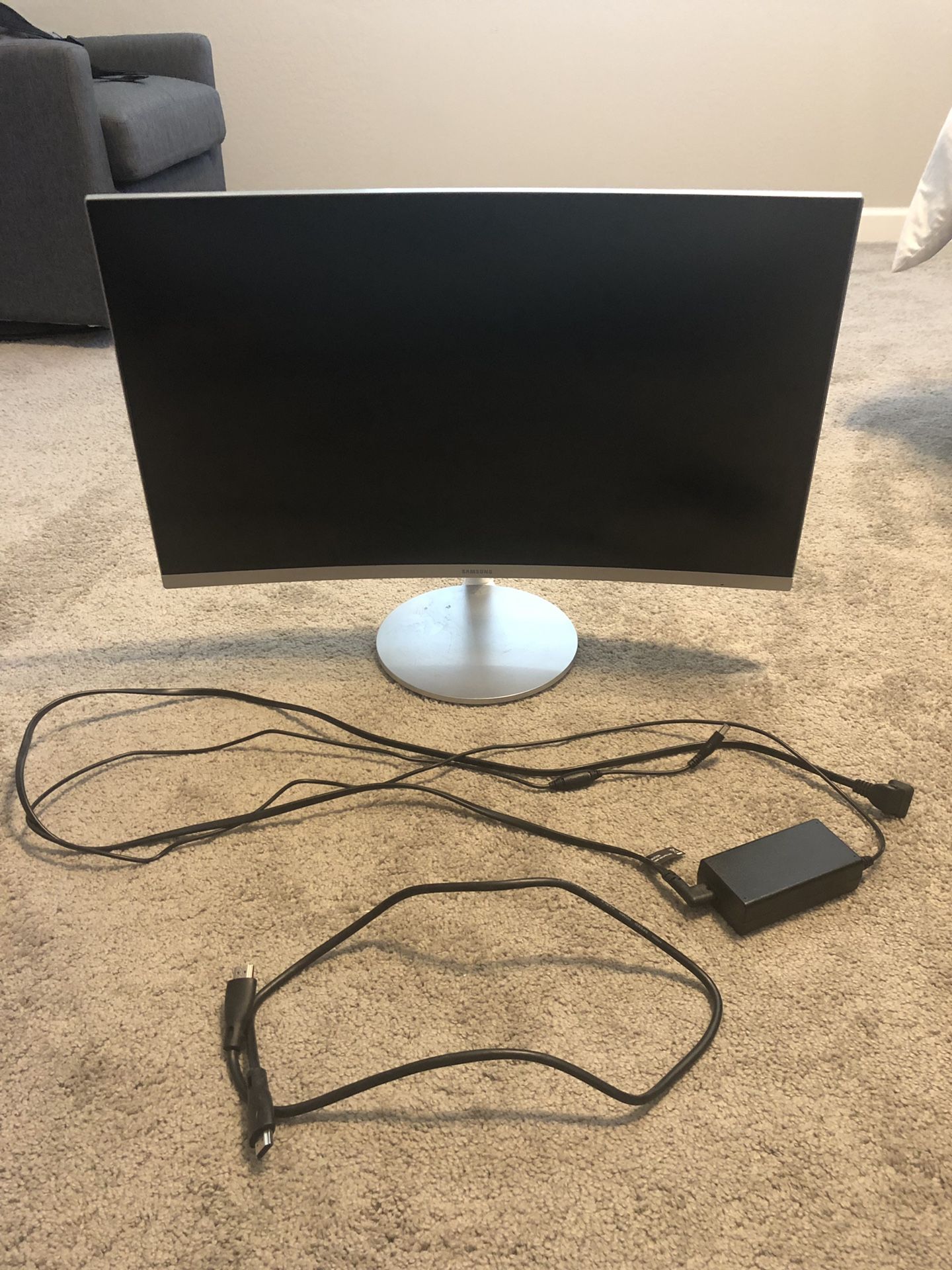 Curved Samsung Monitor 27”