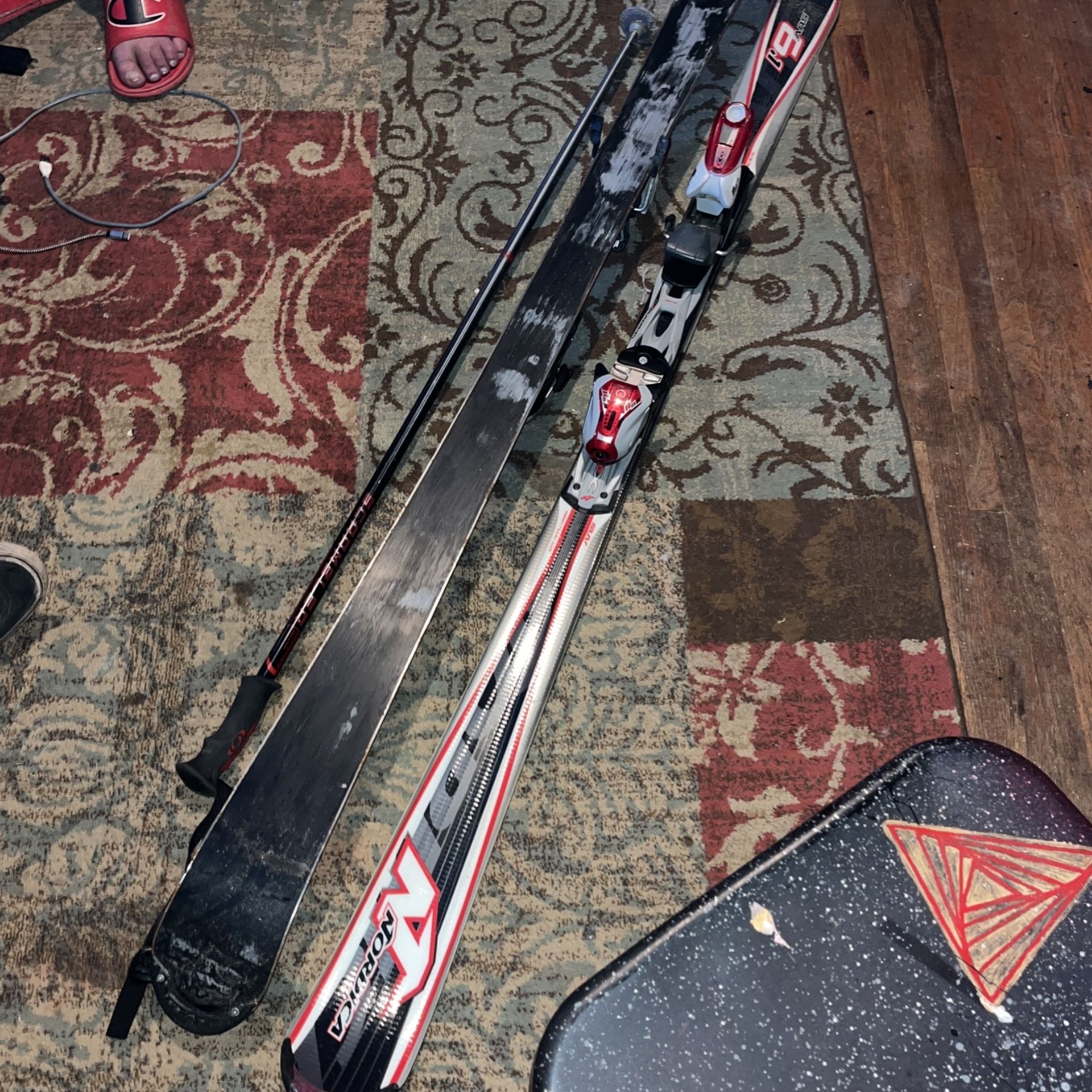 Nordica suv 6.1 Skis With Marker Bindings And Ski Pole